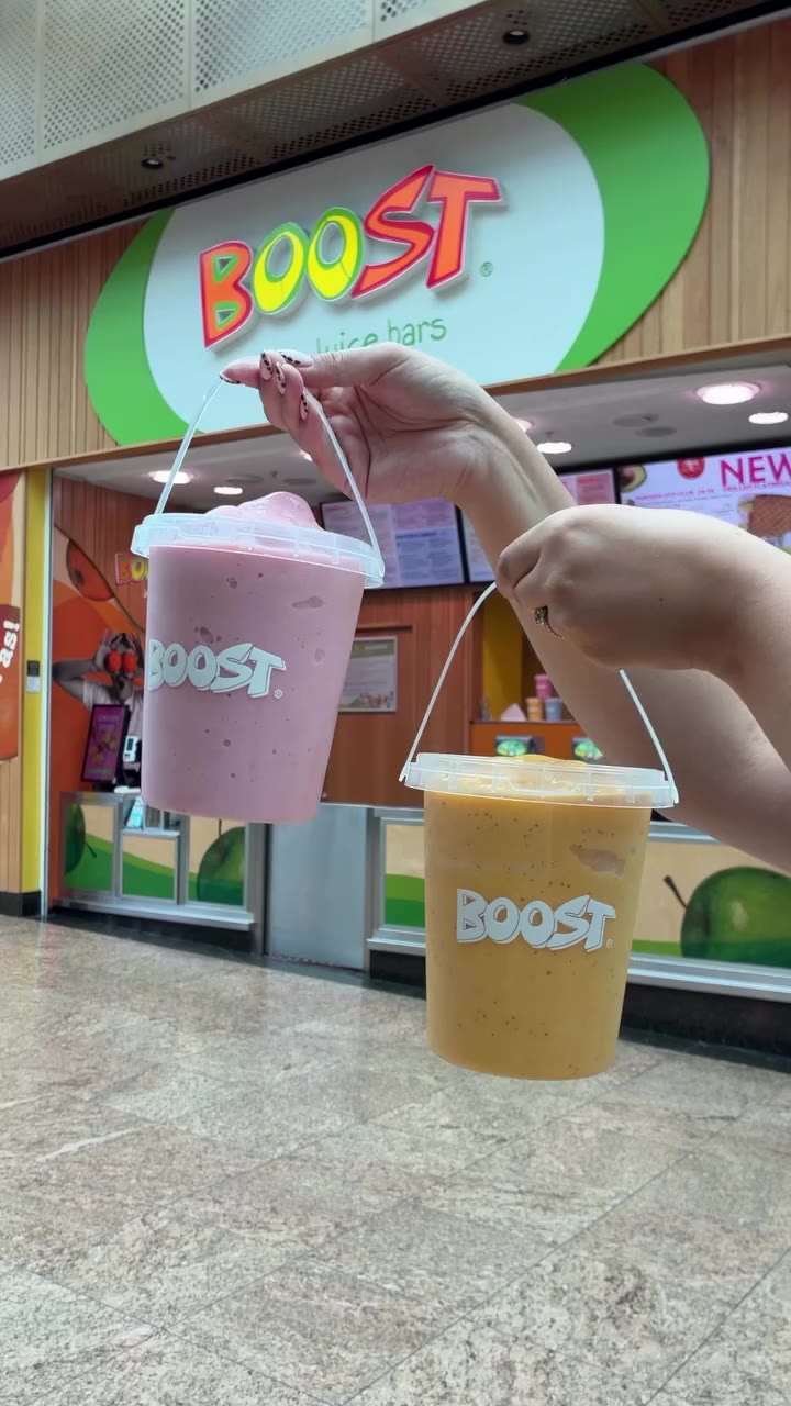 Handbag? 🙅 Nope, @boostjuiceuk smoothie bucket 😉 Two regular drinks in one!…