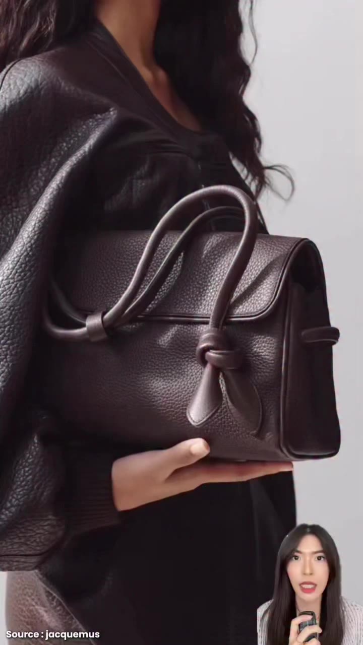 Your next it-bag? Make it long. 👜 Trend tas memanjang ke samping masih hot…