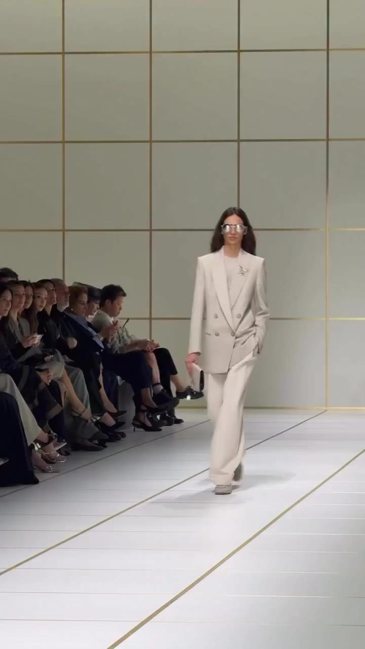 @giorgioarmani making it look easy of course #NYFWCollections #MilanFashionWeek